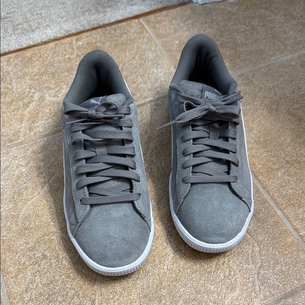 Women’s suede puma sneakers